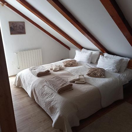 Apartment Ajda Udbina ภายนอก รูปภาพ