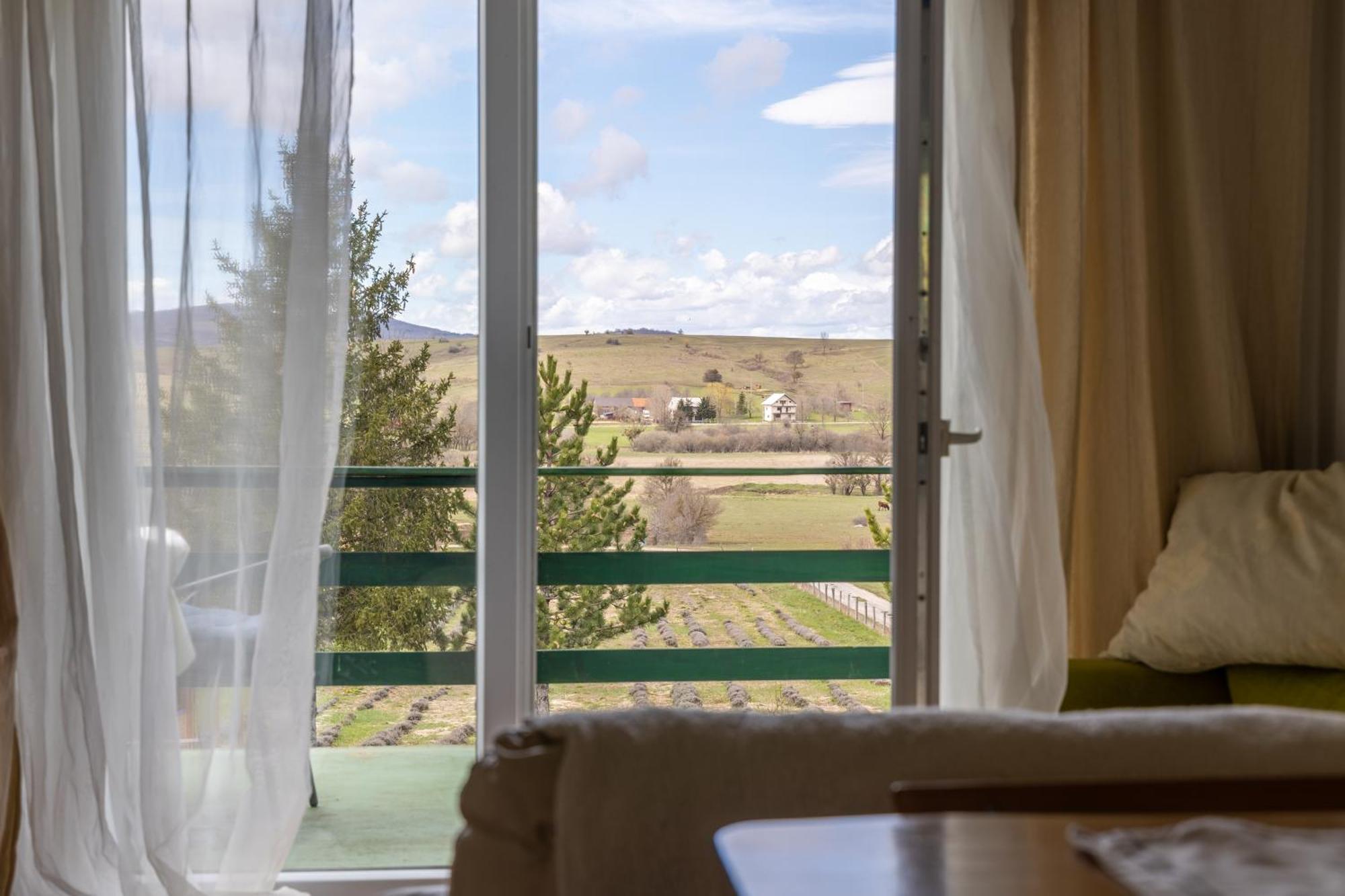 Apartment Ajda Udbina ภายนอก รูปภาพ